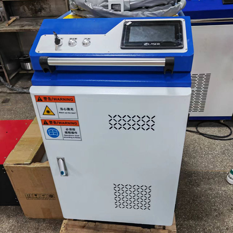 Mașină de curățare pentru îndepărtarea ruginii cu laser cu fibră 1000w 2000w pentru praf de ulei pentru vopsirea ruginii