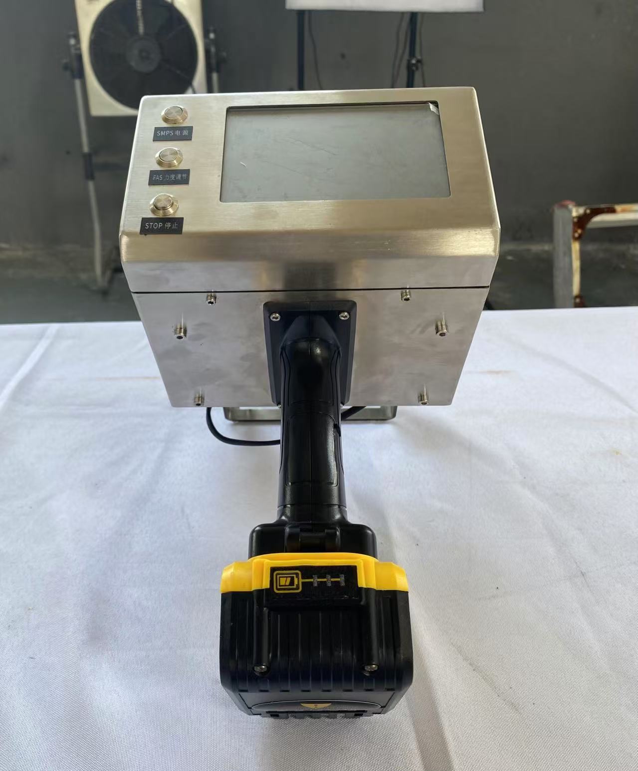 Mașină de baterie de litiu portabilă pentru materialele dure, cu preț bun